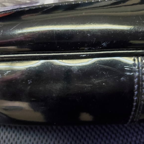 Vintage Liz Caliborne black and white flowered purse with magnetic closure - Picture 12 of 12